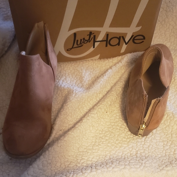 NWOT LustHave Sz 8.5 Madeline Chamois Booties in a Reddish Light Brown - Picture 3 of 6